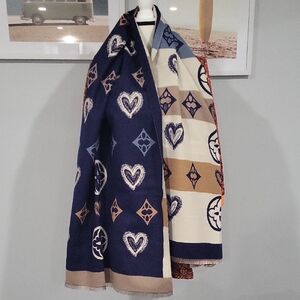 Elegant Heart Patterned Scarf